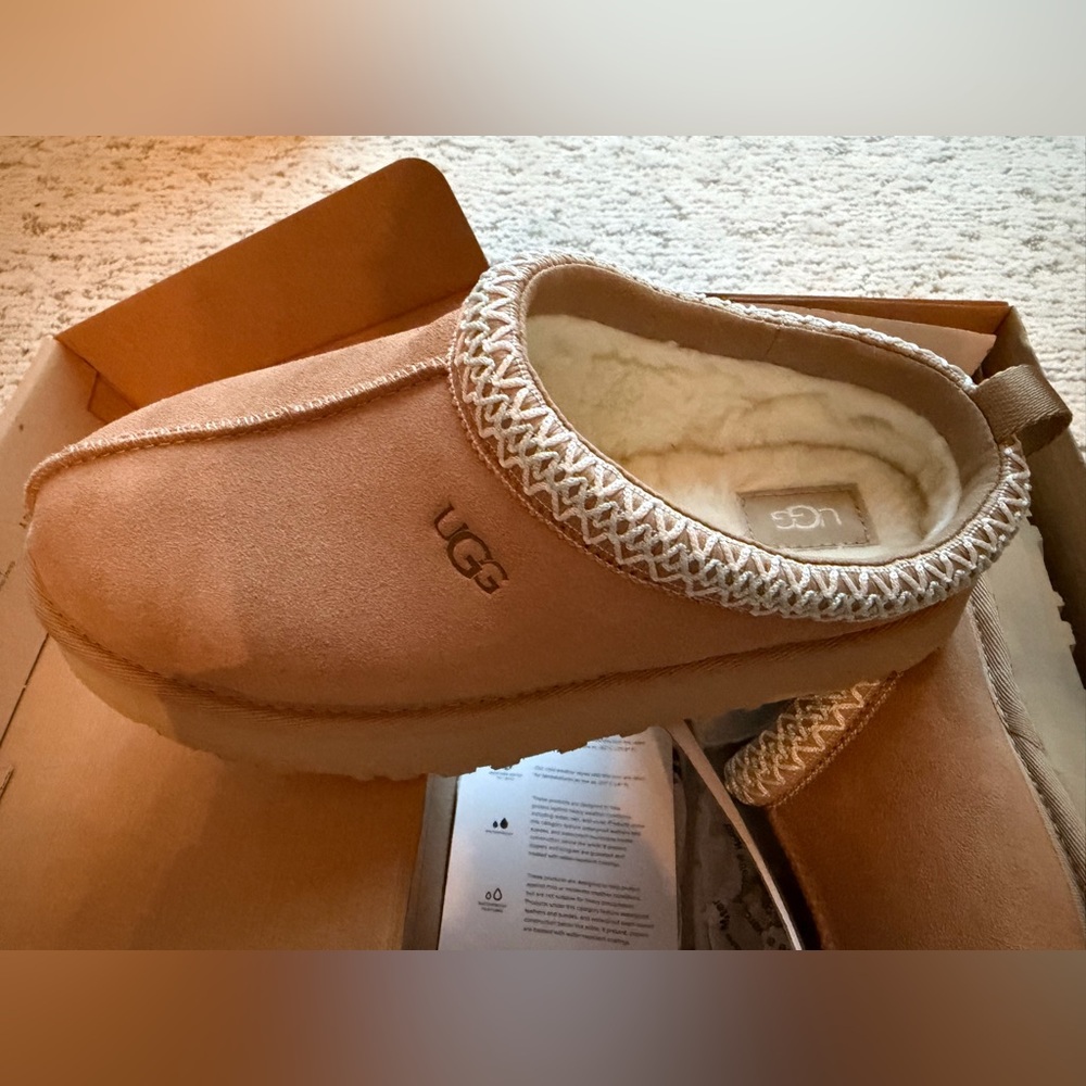 UGG Kids Tazz Sz 4 Cream Fleece-Lined Footwear